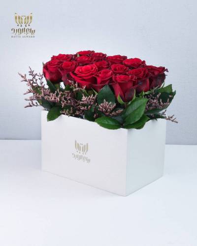 Amour Bloom Box – A Gift of Love & Elegance.