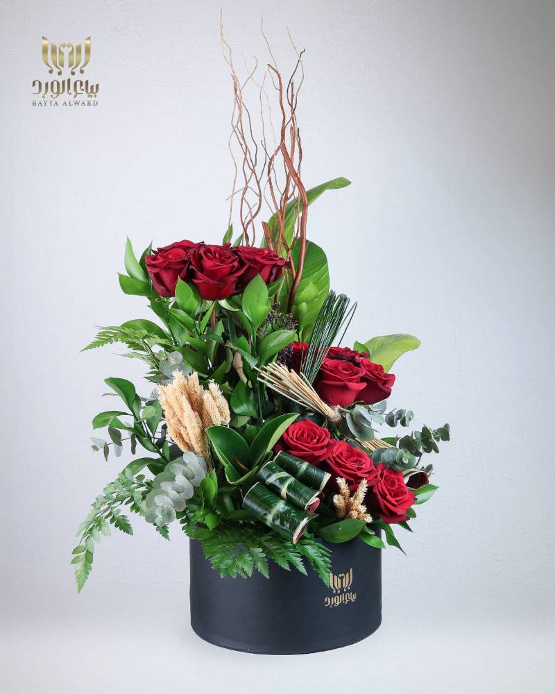Scarlet Love Box – A Passionate Symphony of Nature & Romance.