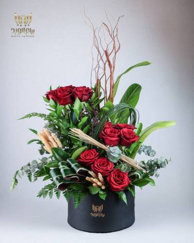 Scarlet Love Box – A Passionate Symphony of Nature & Romance.