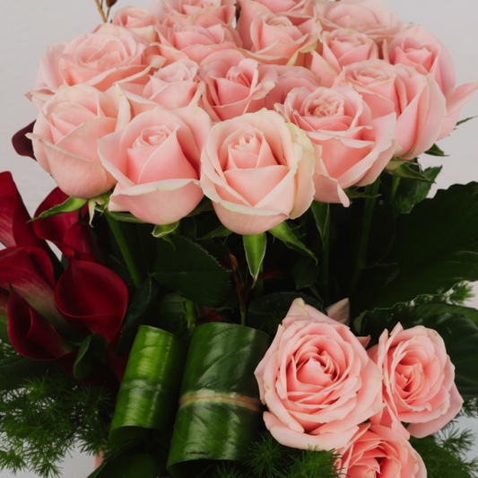 ROSE ELEGANCE – A SOPHISTICATED BLEND OF PINK ROSES.